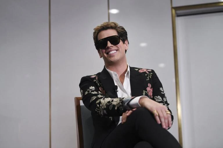 Milo Yiannopoulos: Τον ανάγκασαν να φύγει από μπαρ -Τον «στόλισαν» με πολλά κοσμητικά επίθετα (βίντεο)